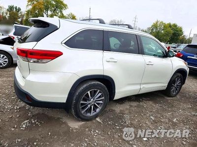 Trzecie zdjęcie samochodu z tyłu: 2018 TOYOTA HIGHLANDER XLE VIN:5TDJZRFH7JS543243 - miniatura