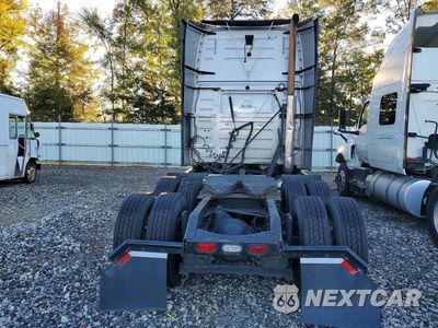 Zdjęcie 6 z 14 samochodu: 2013 VOLVO VN VNL VIN:4V4NC9TGXDN562446 - miniatura