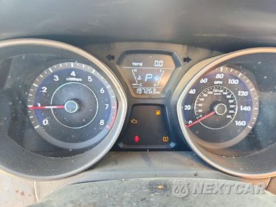 Zdjęcie 9 z 12 samochodu: 2016 HYUNDAI ELANTRA LIMITED VIN:5NPDH4AE3GH668190 - miniatura