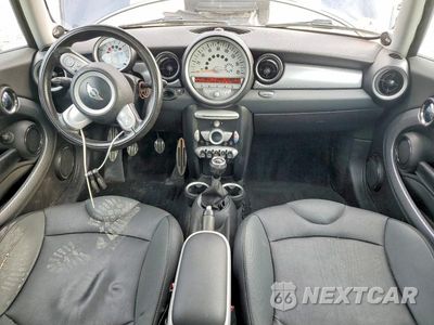 Zdjęcie 8 z 12 samochodu: 2010 MINI COOPER S VIN:WMWMF7C56ATX44358 - miniatura