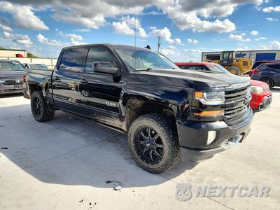 Czwarte zdjęcie samochodu z boku: 2017 CHEVROLET SILVERADO K1500 LT VIN:3GCUKREC1HG298939 - miniatura