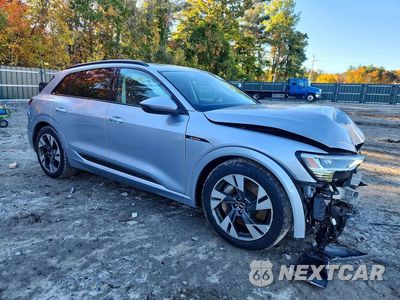 Czwarte zdjęcie samochodu z boku: 2021 AUDI E-TRON PREMIUM VIN:WA1AAAGEXMB019524 - miniatura