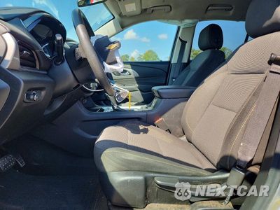 Zdjęcie 7 z 13 samochodu: 2019 CHEVROLET TRAVERSE LS VIN:1GNERFKW6KJ256745 - miniatura