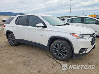 Czwarte zdjęcie samochodu z boku: 2020 CHEVROLET TRAVERSE RS VIN:1GNERJKW6LJ106543 - miniatura