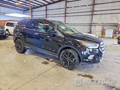 Czwarte zdjęcie samochodu z boku: 2018 FORD ESCAPE SEL VIN:1FMCU0HD7JUD00701 - miniatura