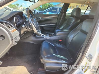 Zdjęcie 7 z 12 samochodu: 2016 CHRYSLER 300C VIN:2C3CCAEG6GH147594 - miniatura