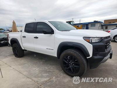 Czwarte zdjęcie samochodu z boku: 2024 CHEVROLET COLORADO TRAIL BOSS VIN:1GCPTEEKXR1321385 - miniatura