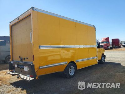 Trzecie zdjęcie samochodu z tyłu: 2022 GMC SAVANA BOX TRUCK VIN:7GZ37TC78NN010694 - miniatura
