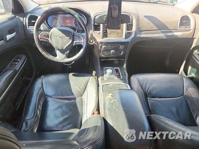 Zdjęcie 8 z 12 samochodu: 2015 CHRYSLER 300 LIMITED VIN:2C3CCAAGXFH849390 - miniatura