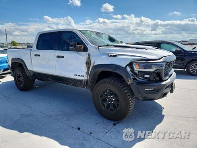 Czwarte zdjęcie samochodu z boku: 2026 RAM 1500 RHO VIN:1C6SRFUP2TN336398 - miniatura