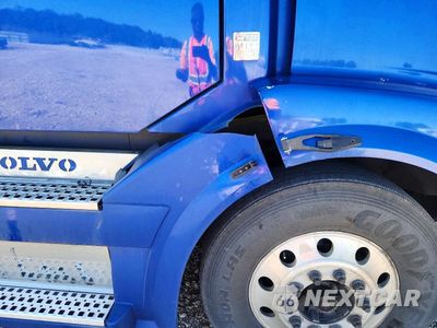 Zdjęcie 14 z 14 samochodu: 2015 VOLVO VNL SEMI TRUCK VIN:4V4NC9EH7FN177001 - miniatura