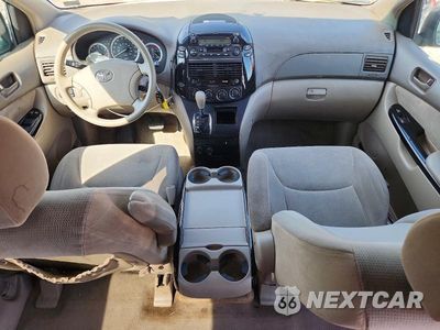Zdjęcie 8 z 13 samochodu: 2004 TOYOTA SIENNA LE VIN:5TDBA23C94S005577 - miniatura