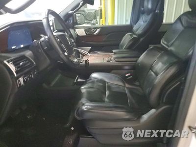 Zdjęcie 7 z 13 samochodu: 2020 LINCOLN NAVIGATOR L RESERVE VIN:5LMJJ3LT0LEL22971 - miniatura