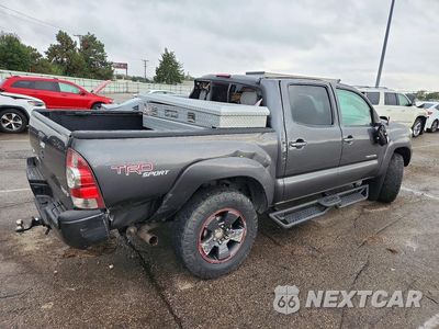 Trzecie zdjęcie samochodu z tyłu: 2013 TOYOTA TACOMA V6 VIN:3TMLU4EN1DM105789 - miniatura