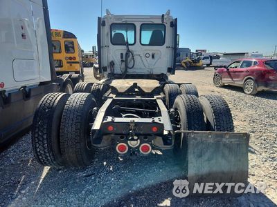 Zdjęcie 6 z 13 samochodu: 2019 FREIGHTLINER CASCADIA 1 - SEMI TRUCK VIN:3AKJHTDV4KSKP8256 - miniatura