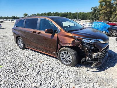 Czwarte zdjęcie samochodu z boku: 2021 TOYOTA SIENNA LE VIN:5TDBSKFC7MS010205 - miniatura