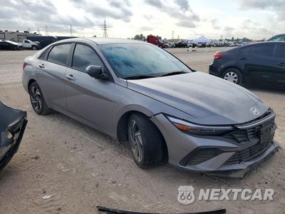 Czwarte zdjęcie samochodu z boku: 2025 HYUNDAI ELANTRA SEL SPORT VIN:KMHLM4DG0SU050016 - miniatura