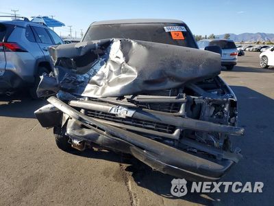 Piąte zdjęcie samochodu w środku: 2001 GMC NEW SIERRA C1500 VIN:2GTEC19T311143997 - miniatura