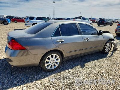 Trzecie zdjęcie samochodu z tyłu: 2006 HONDA ACCORD EX VIN:1HGCM66526A051043 - miniatura