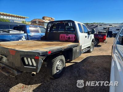 Trzecie zdjęcie samochodu z tyłu: 2019 FORD F250 SUPER DUTY VIN:1FT7X2B64KED54018 - miniatura