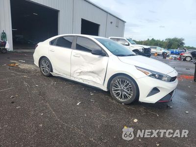 Czwarte zdjęcie samochodu z boku: 2023 KIA FORTE GT LINE VIN:3KPF54AD4PE656952 - miniatura