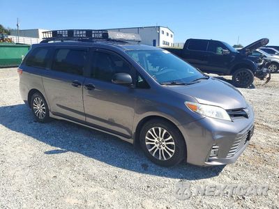 Czwarte zdjęcie samochodu z boku: 2018 TOYOTA SIENNA XLE PREMIUM 8-PASSENGER VIN:5TDYZ3DC5JS914578 - miniatura
