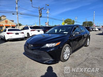 Drugie zdjęcie samochodu z przodu: 2020 TOYOTA CAMRY LE VIN:4T1C11AK1LU315138 - miniatura