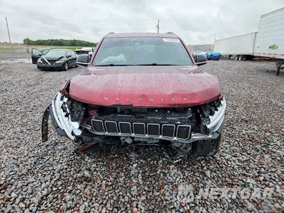 Piąte zdjęcie samochodu w środku: 2023 JEEP WAGONEER SERIES I VIN:1C4SJVAPXPS570651 - miniatura