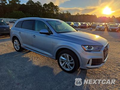 Czwarte zdjęcie samochodu z boku: 2020 AUDI Q7 PREMIUM PLUS VIN:WA1LXAF73LD004733 - miniatura