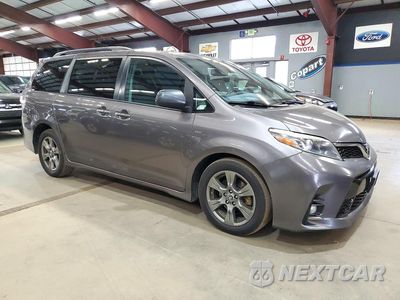 Czwarte zdjęcie samochodu z boku: 2019 TOYOTA SIENNA SE 7-PASSENGER VIN:5TDEZ3DC8KS218088 - miniatura