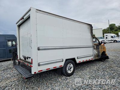 Trzecie zdjęcie samochodu z tyłu: 2022 GMC SAVANA BOX TRUCK VIN:1GD07RFP7N1169658 - miniatura