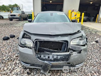 Piąte zdjęcie samochodu w środku: 2019 CHRYSLER 300 TOURING VIN:2C3CCAAG6KH693858 - miniatura