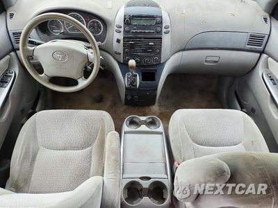 Zdjęcie 8 z 13 samochodu: 2010 TOYOTA SIENNA CE 7-PASSENGER VIN:5TDKK4CC7AS325727 - miniatura