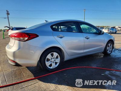 Trzecie zdjęcie samochodu z tyłu: 2017 KIA FORTE LX VIN:3KPFL4A79HE016110 - miniatura