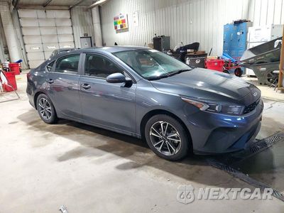 Czwarte zdjęcie samochodu z boku: 2022 KIA FORTE LXS VIN:3KPF24AD8NE471289 - miniatura
