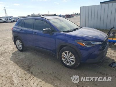 Czwarte zdjęcie samochodu z boku: 2025 TOYOTA COROLLA CROSS LE VIN:7MUCAAAG3SV128184 - miniatura