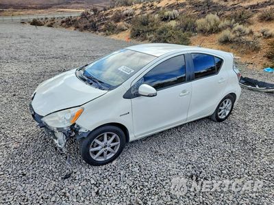 2014 TOYOTA PRIUS C THREE JTDKDTB36E1563688 - główne zdjęcie licytacji z USA - miniatura