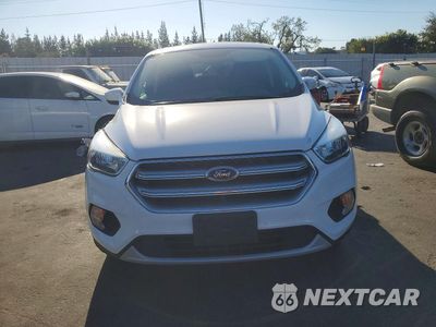 Piąte zdjęcie samochodu w środku: 2017 FORD ESCAPE SE VIN:1FMCU0GDXHUC09773 - miniatura