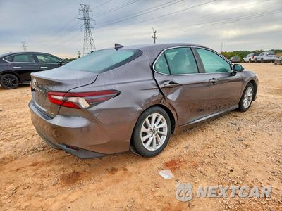 Trzecie zdjęcie samochodu z tyłu: 2021 TOYOTA CAMRY LE VIN:4T1C11AK4MU611594 - miniatura