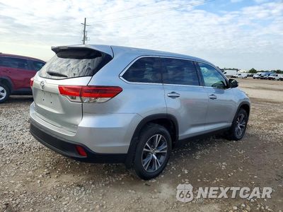 Trzecie zdjęcie samochodu z tyłu: 2019 TOYOTA HIGHLANDER LE VIN:5TDBZRFHXKS961981 - miniatura