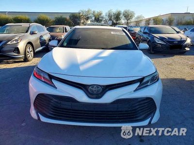 Piąte zdjęcie samochodu w środku: 2018 TOYOTA CAMRY LE VIN:4T1B11HKXJU620720 - miniatura