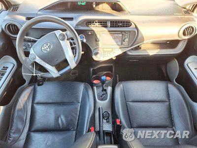 Zdjęcie 8 z 12 samochodu: 2012 TOYOTA PRIUS C FOUR VIN:JTDKDTB39C1512697 - miniatura