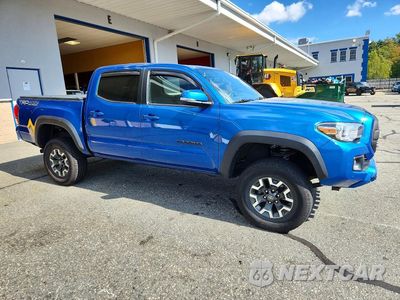 Czwarte zdjęcie samochodu z boku: 2017 TOYOTA TACOMA TRD OFF-ROAD VIN:3TMCZ5AN3HM076251 - miniatura