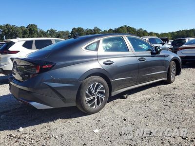 Trzecie zdjęcie samochodu z tyłu: 2026 HYUNDAI SONATA HYBRID BLUE VIN:KMHL24JJ8TA187939 - miniatura