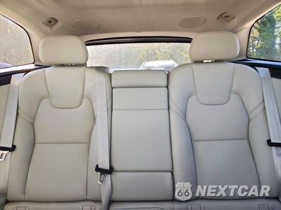 Zdjęcie 10 z 14 samochodu: 2021 VOLVO XC60 T5 MOMENTUM VIN:YV4102RK6M1880610 - miniatura