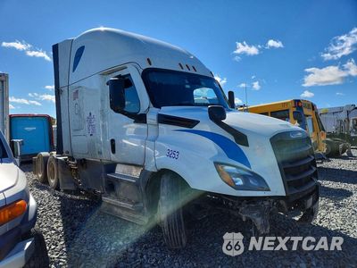 Czwarte zdjęcie samochodu z boku: 2020 FREIGHTLINER CASCADIA 126 SEMI TRUCK VIN:3AKJHHDR6LSLH3253 - miniatura