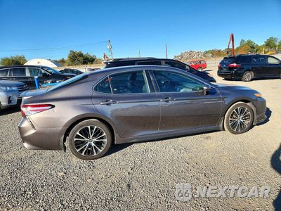 Trzecie zdjęcie samochodu z tyłu: 2020 TOYOTA CAMRY SE VIN:4T1G11AK9LU974120 - miniatura
