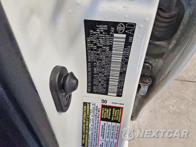 Zdjęcie 12 z 12 samochodu: 2018 TOYOTA COROLLA LE VIN:2T1BURHE6JC101990 - miniatura