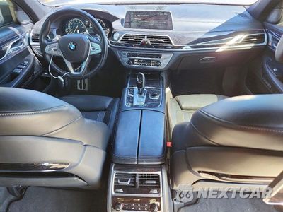 Zdjęcie 8 z 12 samochodu: 2016 BMW 750 XI VIN:WBA7F2C54GG417006 - miniatura