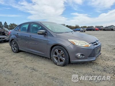 Czwarte zdjęcie samochodu z boku: 2014 FORD FOCUS SE VIN:1FADP3F29EL341464 - miniatura